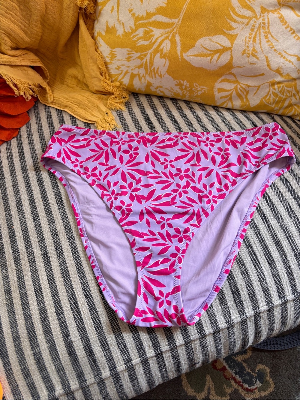 Lively Pink & White Floral Bikini Bottom - size L